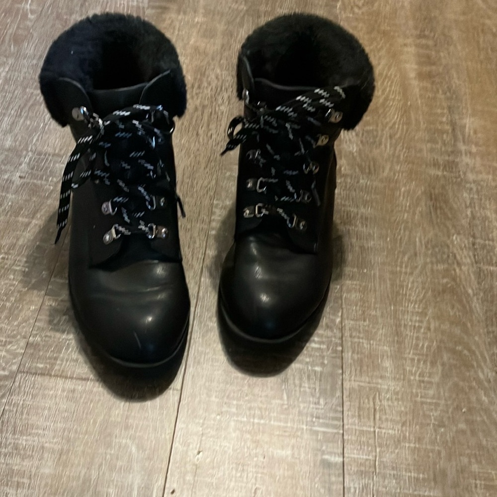 Ann Taylor Loft Black combat Boots Sz 9M Trimmed w/lush Faux Fur. Lace-up EUC